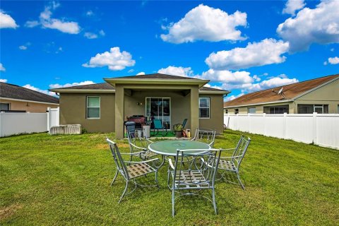 House in Zephyrhills, Florida 3 bedrooms, 134.52 sq.m. № 1914126 - photo 25