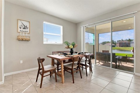 House in Plant City, Florida 4 bedrooms, 312.34 sq.m. № 2420006 - photo 19