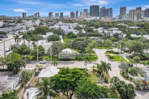 Propiedad comercial en venta en Fort Lauderdale, Florida, 230.4 m2 № 2249545 - foto 23