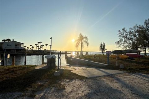 Terreno en venta en Englewood, Florida № 2148424 - foto 4