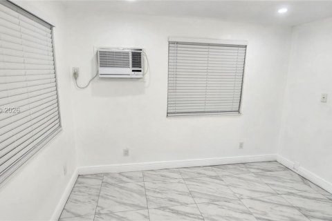 Commercial property in Miami, Florida 170.94 sq.m. № 2041408 - photo 19