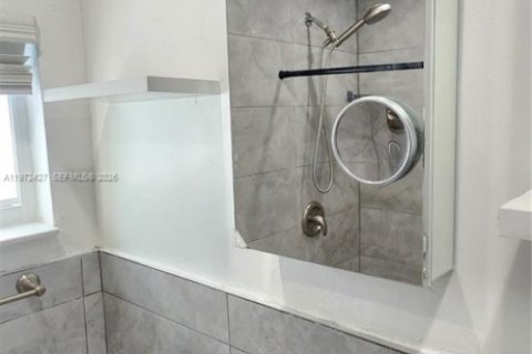 Commercial property in Miami, Florida 170.94 sq.m. № 2041408 - photo 11