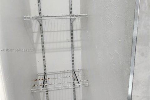 Commercial property in Miami, Florida 170.94 sq.m. № 2041408 - photo 8