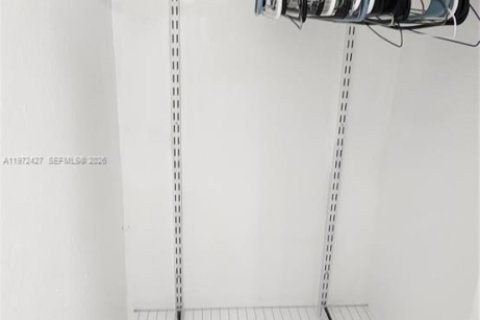 Commercial property in Miami, Florida 170.94 sq.m. № 2041408 - photo 20