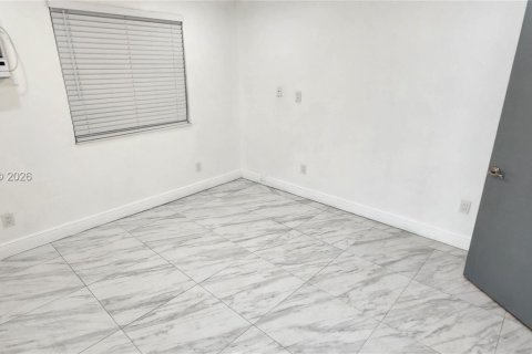 Commercial property in Miami, Florida 170.94 sq.m. № 2041408 - photo 17