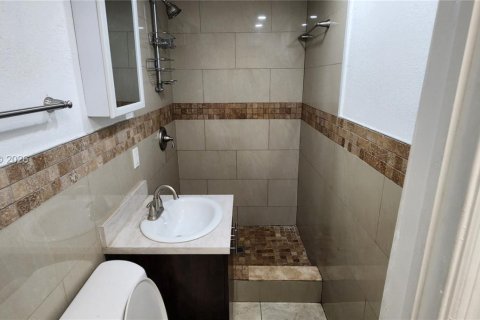 Commercial property in Miami, Florida 170.94 sq.m. № 2041408 - photo 27