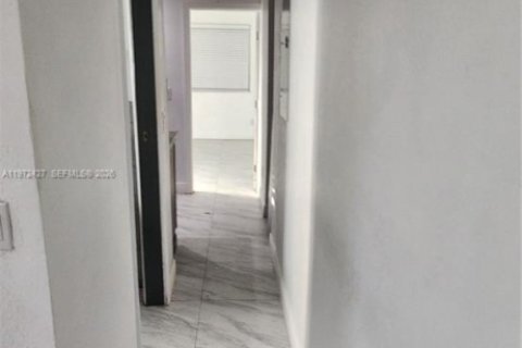 Commercial property in Miami, Florida 170.94 sq.m. № 2041408 - photo 5