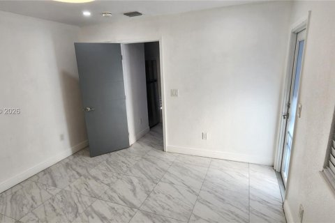 Commercial property in Miami, Florida 170.94 sq.m. № 2041408 - photo 18