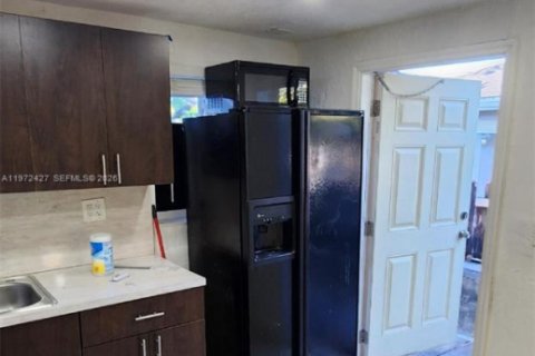 Commercial property in Miami, Florida 170.94 sq.m. № 2041408 - photo 29