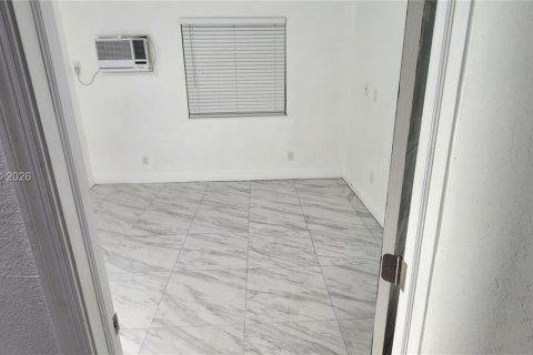 Commercial property in Miami, Florida 170.94 sq.m. № 2041408 - photo 16