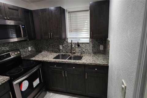 Commercial property in Miami, Florida 170.94 sq.m. № 2041408 - photo 6