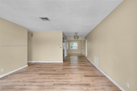 Villa ou maison à vendre à Boynton Beach, Floride: 2 chambres, 146.69 m2 № 1814800 - photo 4