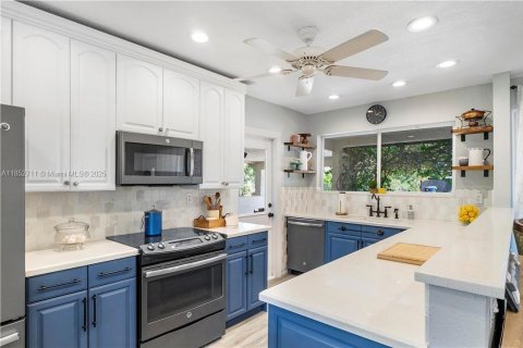 House in Fort Lauderdale, Florida 3 bedrooms, 128.67 sq.m. № 1877543 - photo 5