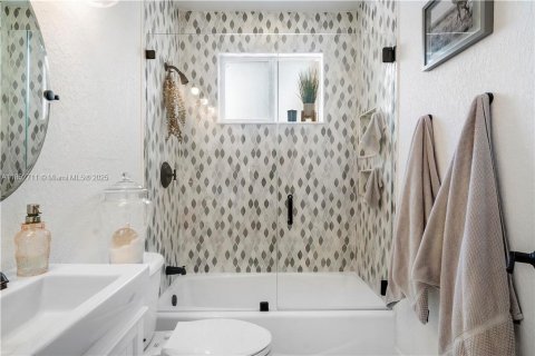 House in Fort Lauderdale, Florida 3 bedrooms, 128.67 sq.m. № 1877543 - photo 19