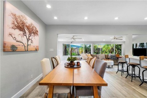 House in Fort Lauderdale, Florida 3 bedrooms, 128.67 sq.m. № 1877543 - photo 12