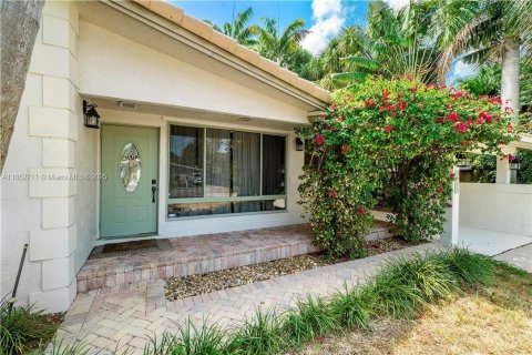 House in Fort Lauderdale, Florida 3 bedrooms, 128.67 sq.m. № 1877543 - photo 2