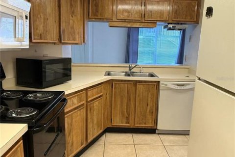 Condominio en alquiler en Tampa, Florida, 2 dormitorios, 84.73 m2 № 1903915 - foto 2
