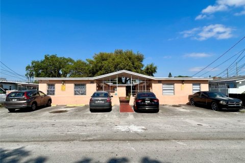 Коммерческая недвижимость в Опа-Локка, Флорида № 2021374