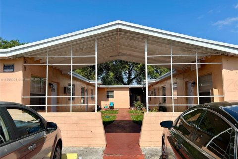 Купить коммерческую недвижимость в Опа-Локка, Флорида № 2021374 - фото 4