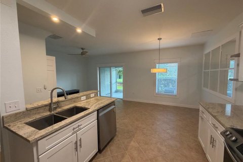 Touwnhouse à vendre à Bradenton, Floride: 2 chambres, 107.77 m2 № 2376886 - photo 2