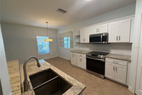 Touwnhouse à vendre à Bradenton, Floride: 2 chambres, 107.77 m2 № 2376886 - photo 4