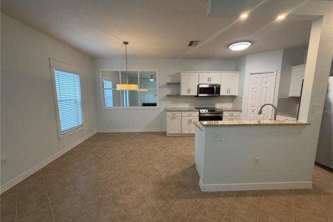 Touwnhouse à vendre à Bradenton, Floride: 2 chambres, 107.77 m2 № 2376886 - photo 3