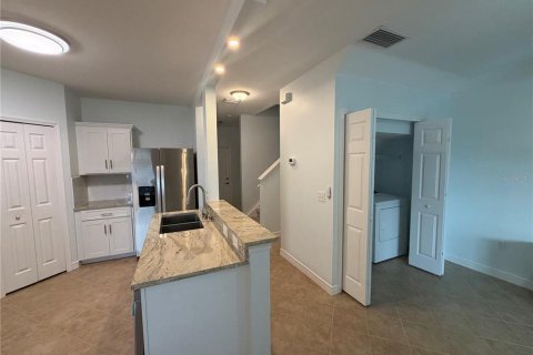 Touwnhouse à vendre à Bradenton, Floride: 2 chambres, 107.77 m2 № 2376886 - photo 6