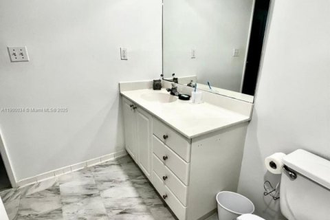 Condo in Sunny Isles Beach, Florida, 1 bedroom  № 2081667 - photo 17