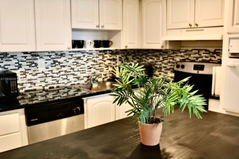 Condo in Sunny Isles Beach, Florida, 1 bedroom  № 2081667 - photo 14