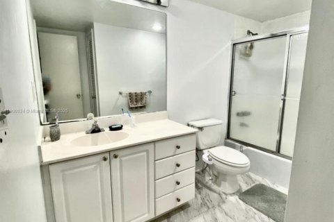 Condo in Sunny Isles Beach, Florida, 1 bedroom  № 2081667 - photo 16