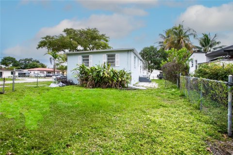House in North Miami Beach, Florida 3 bedrooms, 103.12 sq.m. № 2011067 - photo 11