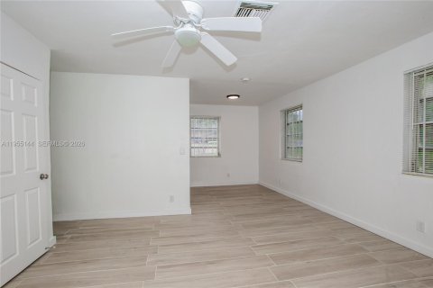 House in North Miami Beach, Florida 3 bedrooms, 103.12 sq.m. № 2011067 - photo 6