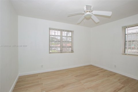 House in North Miami Beach, Florida 3 bedrooms, 103.12 sq.m. № 2011067 - photo 9