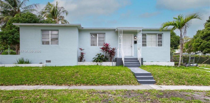 House in North Miami Beach, Florida 3 bedrooms, 103.12 sq.m. № 2011067