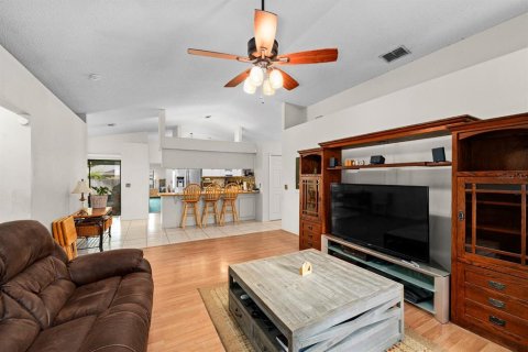 House in Lakeland, Florida 3 bedrooms, 182.46 sq.m. № 2123716 - photo 13