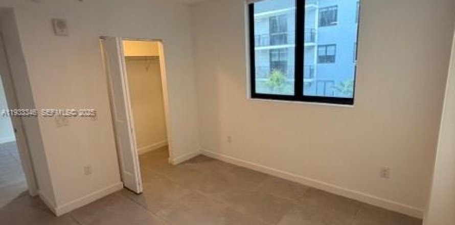 Дом в Майами, Флорида 1 спальня № 1991209