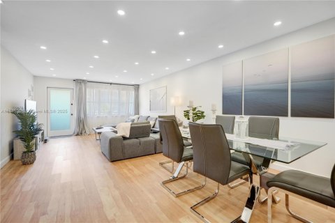 Condo in Hallandale Beach, Florida, 2 bedrooms  № 1756018 - photo 2