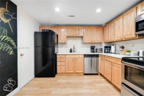 Condo in Hallandale Beach, Florida, 2 bedrooms  № 1756018 - photo 6