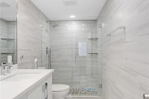 Condo in Hallandale Beach, Florida, 2 bedrooms  № 1756018 - photo 21