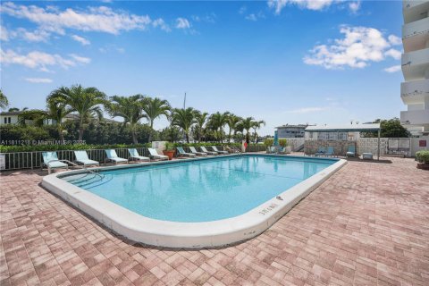 Condo in Hallandale Beach, Florida, 2 bedrooms  № 1756018 - photo 28