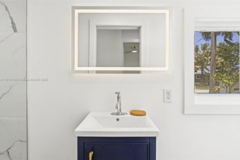 House in Fort Lauderdale, Florida 5 bedrooms, 277.31 sq.m. № 2056055 - photo 30