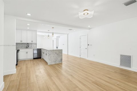 House in Fort Lauderdale, Florida 5 bedrooms, 277.31 sq.m. № 2056055 - photo 20