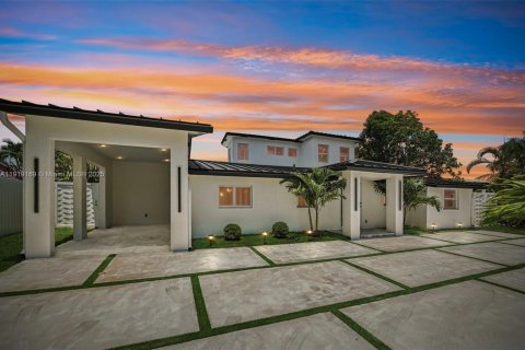 House in Fort Lauderdale, Florida 5 bedrooms, 277.31 sq.m. № 2056055