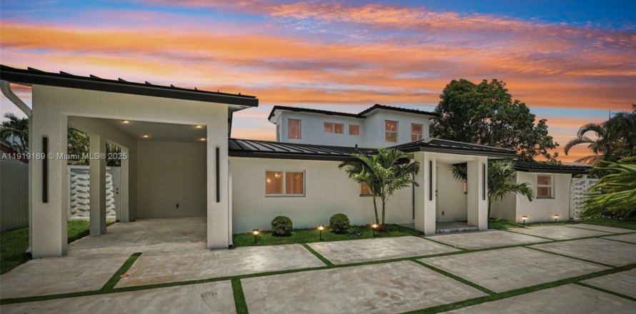 House in Fort Lauderdale, Florida 5 bedrooms, 277.31 sq.m. № 2056055
