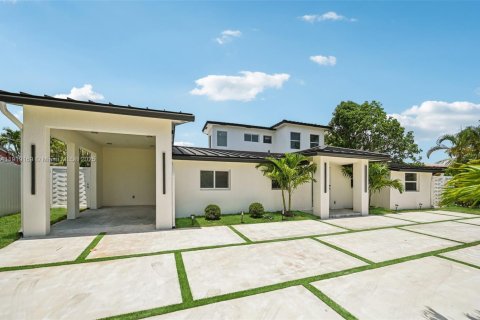 House in Fort Lauderdale, Florida 5 bedrooms, 277.31 sq.m. № 2056055 - photo 2