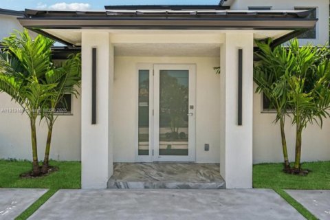 House in Fort Lauderdale, Florida 5 bedrooms, 277.31 sq.m. № 2056055 - photo 7