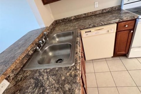 Apartment in Winter Haven, Florida 3 bedrooms, 99.87 sq.m. № 2198535 - photo 9