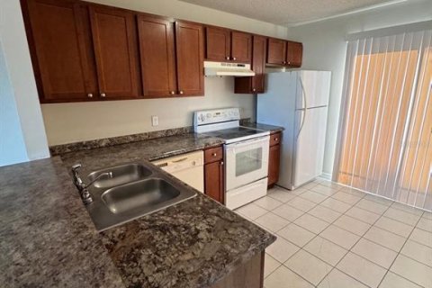 Apartment in Winter Haven, Florida 3 bedrooms, 99.87 sq.m. № 2198535 - photo 8