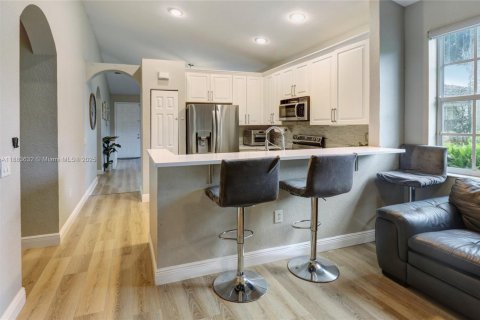 Townhouse in Pembroke Pines, Florida 3 bedrooms, 125.23 sq.m. № 1929827 - photo 8