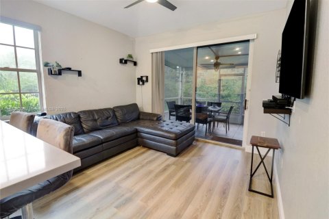 Townhouse in Pembroke Pines, Florida 3 bedrooms, 125.23 sq.m. № 1929827 - photo 3
